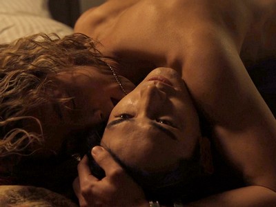 Sugiki and Suzuki try to have sex.