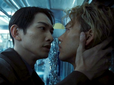 Sugiki confronts Suzuki on the train.