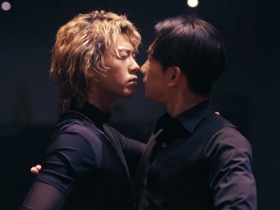 Suzuki and Sugiki share an intimate dance.