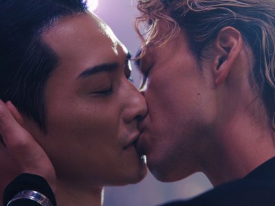Suzuki and Suguki kiss at the end of the movie.