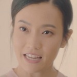 Q's mom is portrayed by the Thai actress Maneenun Ningsanond.