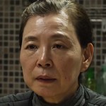 Cheol Jun's aunt is portrayed by Korean actress Cha Mi Kyung (차미경).