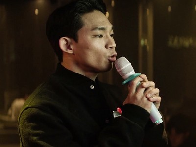 Cheol Jun sings a karaoke song in the last scene of 3670.