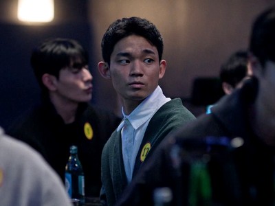 Cheol Jun feels unwanted at the mixer.