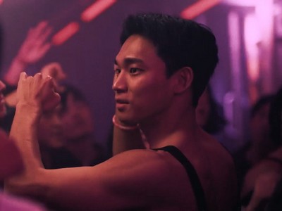 Cheol Jun dances shirtless.