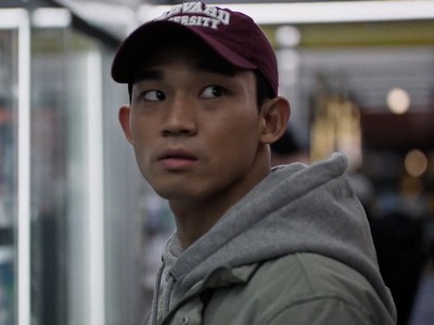 Cheol Jun overhears Yeong Jun at the convenience store.