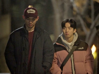 Cheol Jun and Yeong Jun become friends.