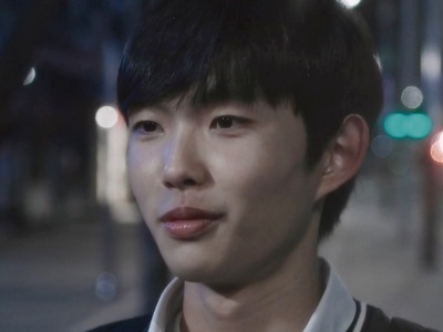 Gyeong Hwan is portrayed by Sim Hyun Seo (심현서).