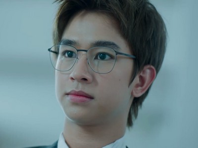 Dew is portrayed by the Thai actor Fluke Natouch Siripongthon (ฟลุ้ค ณธัช ศิริพงษ์ธร).