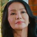 Gun's mom is portrayed by the Thai actress Yangyi Benja Singkharawat (ยังยี้ เบญจา สิงขรวัฒน์).
