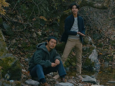 Jin Woo and Hyun Min spend time in the outdoors together.