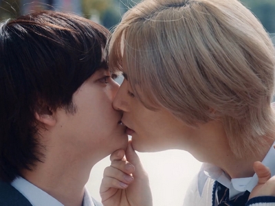 Ayato and Tojo share an intimate kiss.