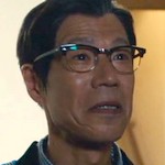 Mob's father is portrayed by the Japanese actor Katsu Sai (才勝).