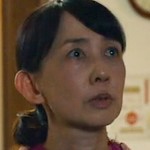 Mob's mother is portrayed by the Japanese actress Sachi Funaki (舟木幸).