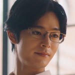 Toujou is portrayed by the Japanese actor Akihisa Shiono (塩野瑛久).