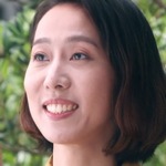 Qi Zhang's mom is portrayed by the Taiwanese actress Winnie Chang (張詩盈).