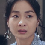 Ye Guang's mom is portrayed by the Taiwanese actress Vera Chen (陳雪甄).