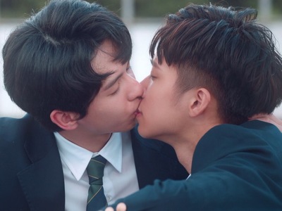 About Youth has a happy ending with Ye Guang and Qi Zhang kissing each other in the final scene.