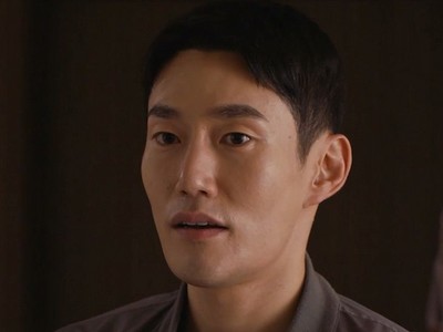 Do Jin is portrayed by Korean actor Lee Do Jin (이도진).