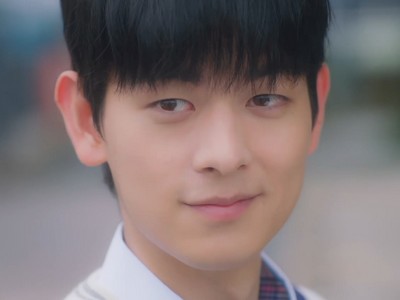 Hyesong is portrayed by the Korean actor Woo Ji Han (김명찬).