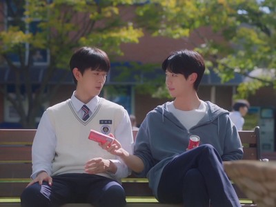 Dohyun and Woojun become close.