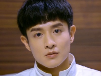 Ever 9 is portrayed by Taiwanese actor Huang Li Feng (黃禮豐).