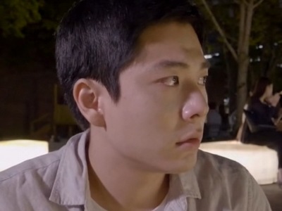 Hyun-woo acts emotionally to Beom-soo's performance.