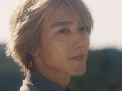 Asami is portrayed by the Japanese actor Kiita Komagine (駒木根葵汰).