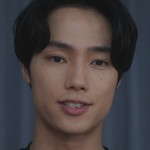 Kuroki is portrayed by the Japanese actor Omi Natsuki (夏生大湖).