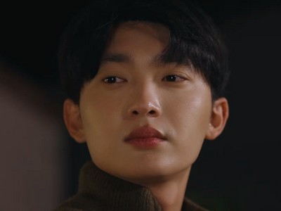 Viet is portrayed by Vietnamese actor An Tran (An Trần).