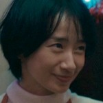 Rihito's mother is portrayed by Japanese actress Kurara Emi (映美くらら).