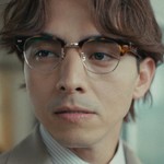 Sakamoto is portrayed by Japanese actor Shinnosuke Mitsushima (満島真之介).