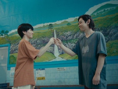 Mori and Rihito do their handshake.