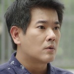 Pat's father is portrayed by the Thai actor Leo Put (ลีโอ พุฒ).