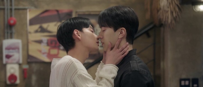 Ball Boy Tactics is a Korean BL series about a basketball player and a former gymnast. After his early retirement, the lead begins life as an ordinary student and befriends a handsome athlete.