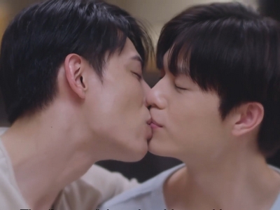 Shi Lei and Yu Zhen share a kiss in the final episode.