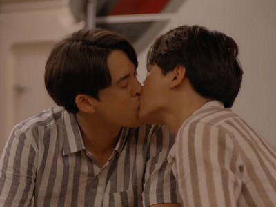 Kawi and Pisaeng kiss in Be My Favorite Episode 7.