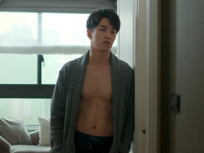 Lin Xun has a shirtless scene in Episode 8.