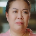 Uea's aunt is portrayed by the Thai actress Ya Janya Thanasawaangkoun (จรรยา ธนาสว่างกุล).