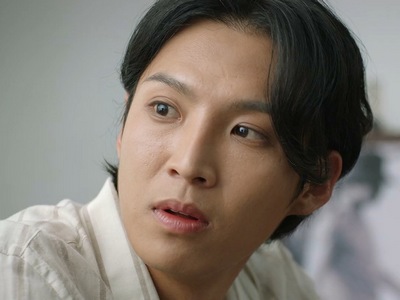 Lee Bin is portrayed by the Korean actor Choo Suk Young (추석영).