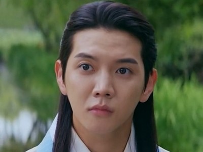 Yoon Ho is portrayed by Korean actor Ren (최민기).