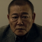 Hiasa's father is played by the actor Jun Kunimura (國村隼).