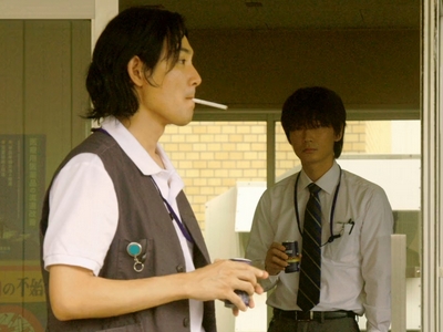 Konno befriends Hiasa, a rebellious coworker at his company.