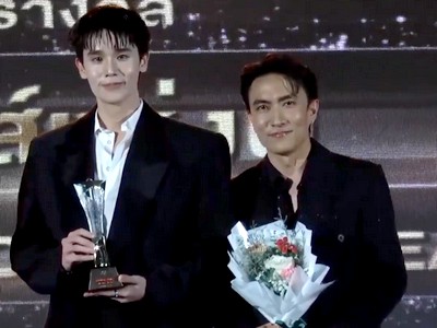 Director Aof and actor Jimmy receive a TV award for their BL series, Last Twilight (2023).