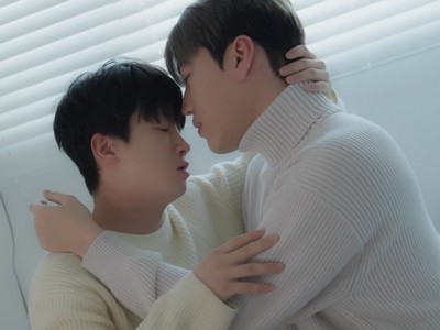 Yoon Jae and Do Hyun are a couple.