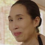 Aek's mom is portrayed by the Thai actress Rudklao Amratisha (รัดเกล้า อามระดิษ).