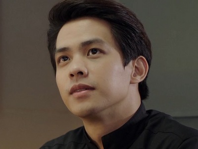 Aue is portrayed by the Thai actor Zung Kidakarn Chatkaewmanee (กิดาการ ฉัตรแก้วมณี).