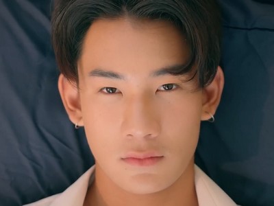 Meteor is portrayed by Thai actor Chechin Pichaiphusith Thongsup (เชชิน พิชัยภูษิต ทองทรัพย์).