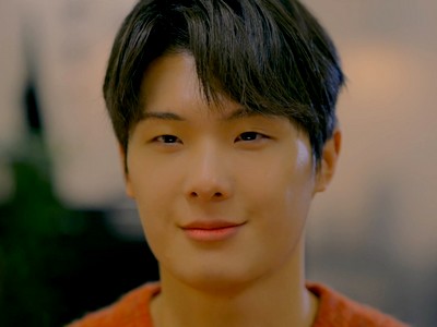 Yoon Chan is portrayed by the Korean actor Choi Dong Ho (최동호).