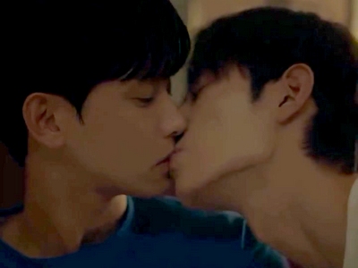 Pa Rang and Tae Min kiss.